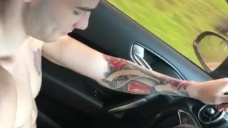 Ángel Gómez Dando un paseo en su Coche desnudó 