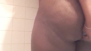 solo shower play