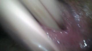 Latina masturbándose 