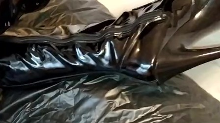 Beautifull latex mistress get pussy pump anal fingering  and  face fuck.