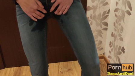 MY STEP SISTER PEES AND WETTING HER JEANS! COMPLETELY SOAKED!