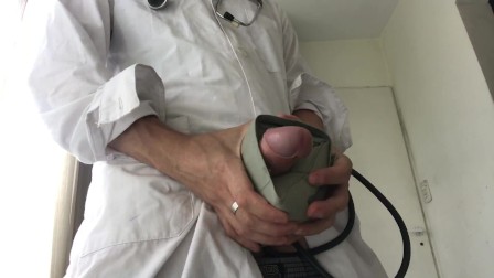 Medical student fucks a tensiometer found in a box