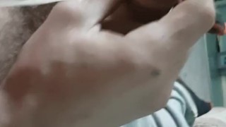 Quick wank on settie