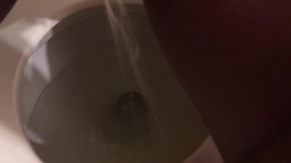 Pissing 