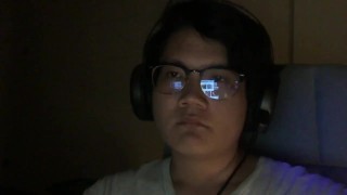 i'm alone in my room on Christmas