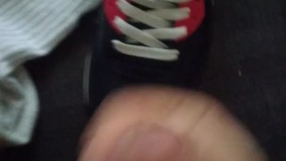 Ciepła sperma na buty i soksy