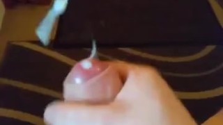 Heavy cummer shots his load