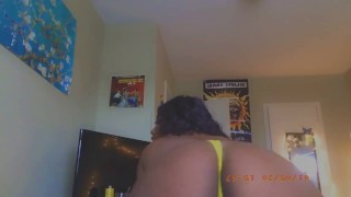 Thick Ebony twerking