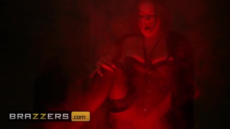 Brazzers - Milf witch Krissy Lynn loves anal and costumes