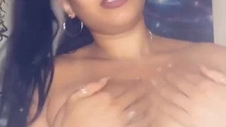 JesyFux masajeandome las tetas