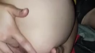 Mi padrastro me levanta en las noches a masturbarme, mi mama escucha