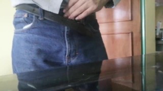 piss , pipi , baño,joven