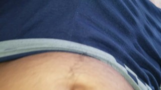 Jalando mi pene curvo!