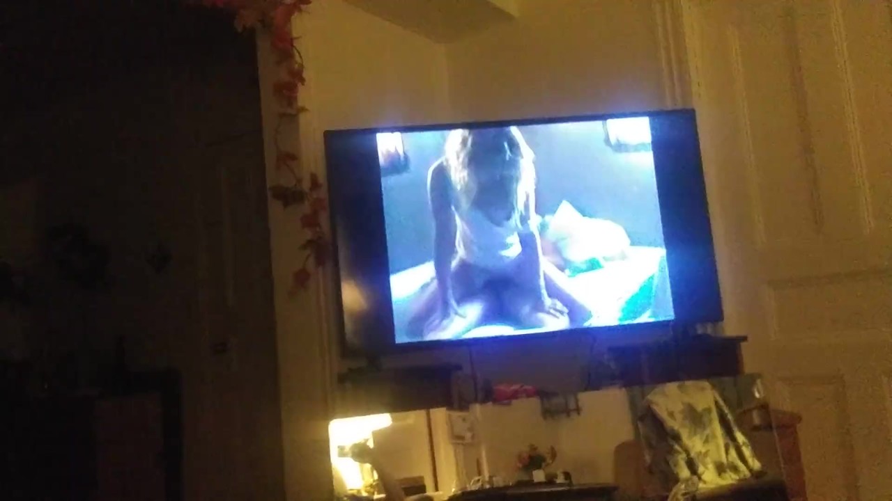 Preview 1 of Queenmilf Sucks Me Off While I Watch Her Vintage 90s Porn