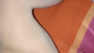 La scopo a pecorina e le vengo sulla schiena