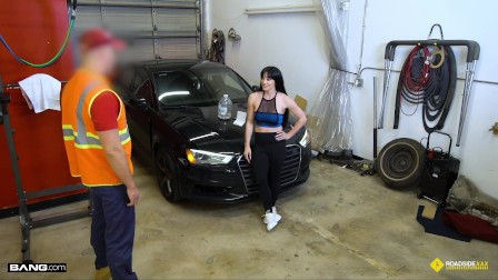 Roadside - Fit Girl Gets Her Pussy Banged By The Car Mechanic