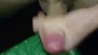 Кончает со стонами на стол