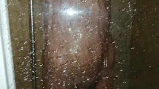 Una ducha después de un buen polvo. A good shower after a good fuck