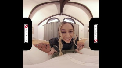 Teen Blonde Katniss Fulfills Her Fuck Fantasy HUNGER GAMES A XXX ...