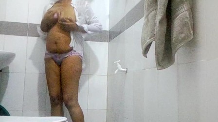 බාත් රූම් එකේ තනියම ගන්න ආතල් එක  Sri lankan Bathroom Bath Fun