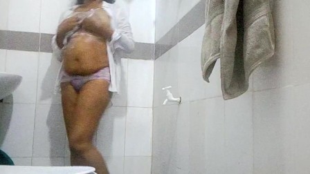 බාත් රූම් එකේ තනියම ගන්න ආතල් එක  Sri lankan Bathroom Bath Fun