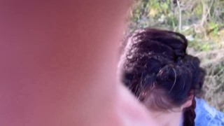 Юную школьницу в кустах выебал учитель и случайно кончил ей в киску 