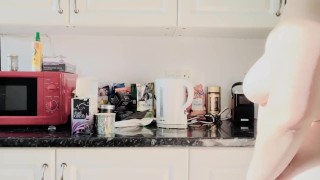 Pissing while making a tea