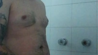 Me masturbo en el baño
