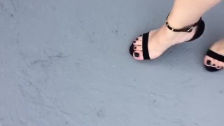 @tici_feet tici feet IG tici_feet walking with black toes and sandals