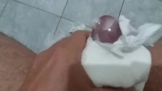Punheta com masturbador criativo!!