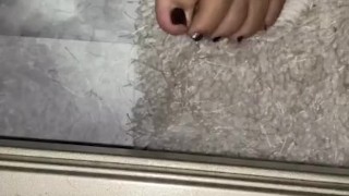CUM ON MY FEET