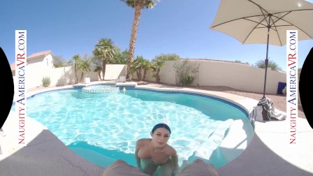 Naughty America - Glorious day to fuck Jewelz Blu by the pool