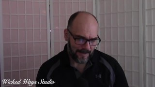 ДА КОНЧАЮ！Молодая студентка оплатила квартиру своей натурой и кончила.