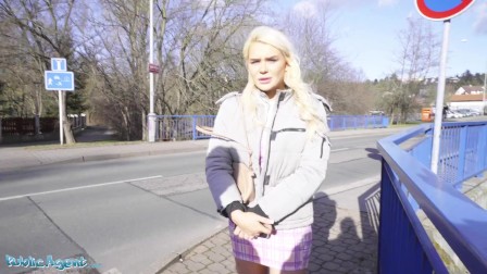 Public Agent British tourist Gina Varney sucks Czech dick