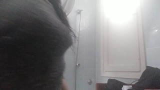 Duchaja de esta MILF española tetona culona no puede evitar masturbarse