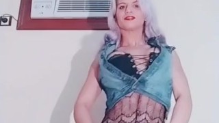 Moviendo un poquito el culo...