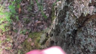 СМОТРИТЕ КАК Я ДРОЧУ В ЛЕСУ