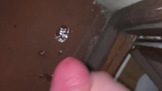 Me pajeo y me corro en el balcón