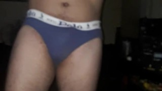 Masturbandose en casa ajena