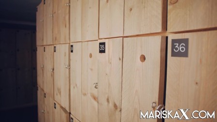 MARISKAX Sexy Mariska gets fucked in the dressing room