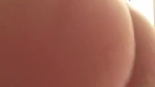 Mi novia tomando una ducha me muestra todo