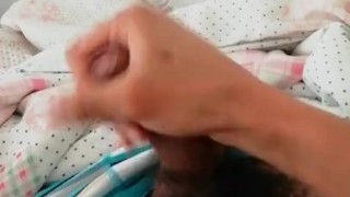 Twink mostrando leche