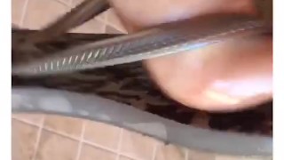 @tici_feet tici feet IG tici_feet havaianas oil and dangling (preview)