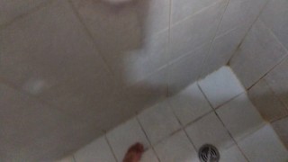 Me masturbo en la ducha