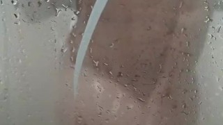 Bañandome