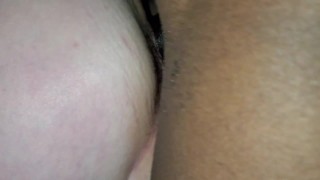 Dia aburrido con mi mejor amiga comprometida termina en sexo real casero hasta terminar con una fuerte corrida dentro de su coño.