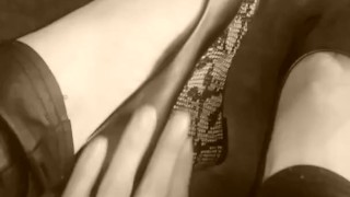 Les pieds d'une coquine très chaude