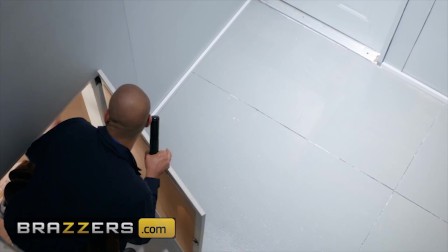 Brazzers - Big Tit BBW Maserati Gets Stuck in Elevator