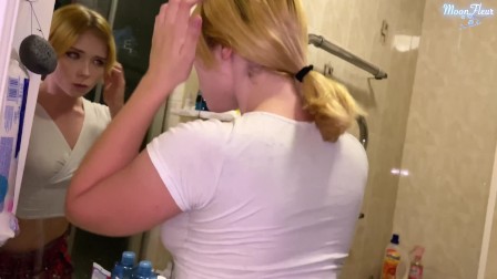 Guy Unexpectedly Went to the Toilet to StepSister and Received Deep blowjob