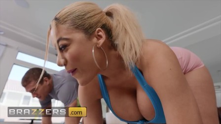 Brazzers - Busty Blonde Amber Alena Seduces Her Training Instructor